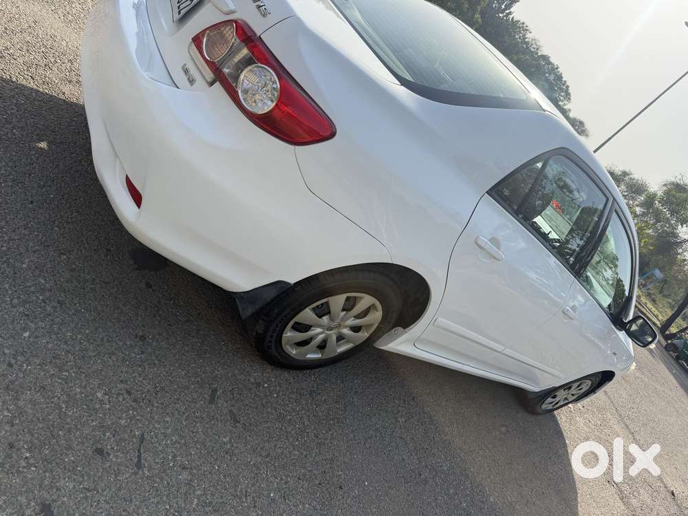 Toyota Corolla Altis Facelift, 2012, Petrol