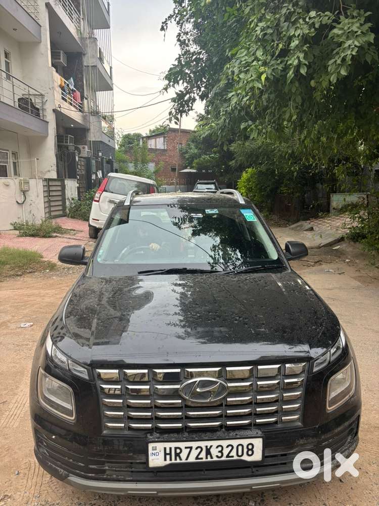 Hyundai Venue Petrol 2025