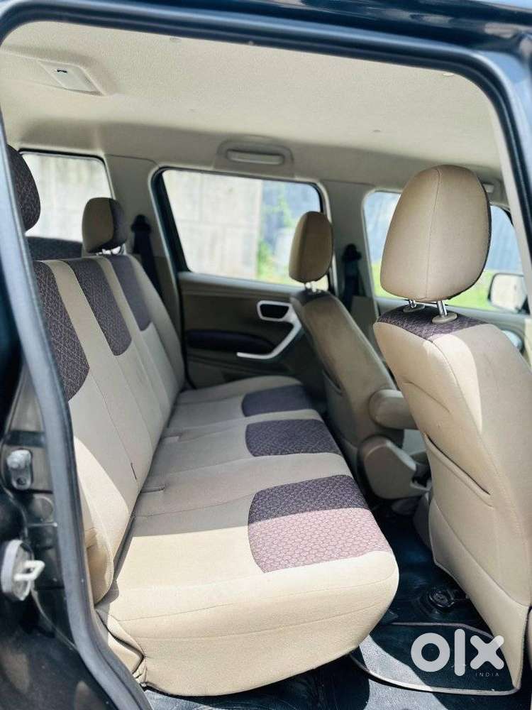 Mahindra Tuv 300 T8, 2018, Diesel
