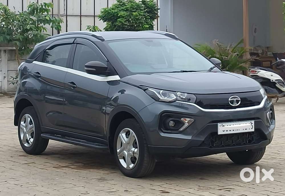 Tata Nexon 1.2 Revotron Xma Amt (s), 2023, Petrol