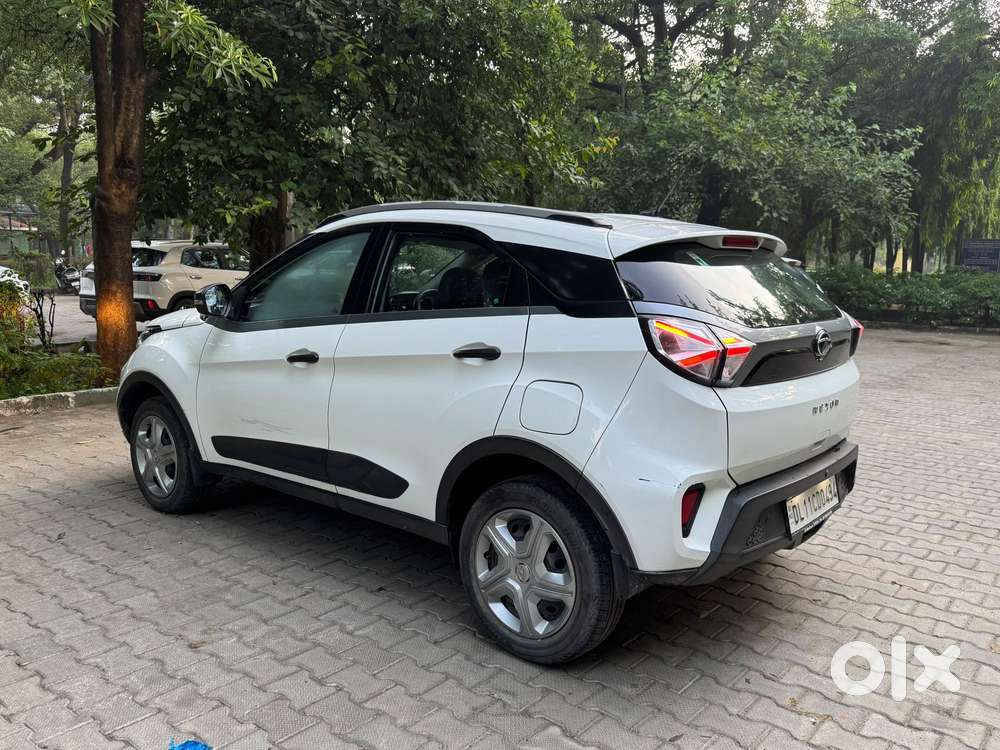Tata Nexon 1.2 Revotron Xma Amt (s), 2022, Petrol