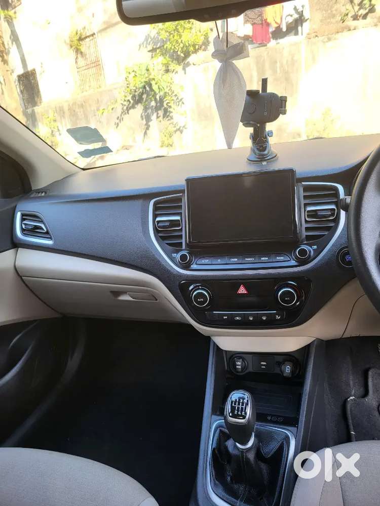 Hyundai Verna 1.5 Mpi Sx (phantom Black)