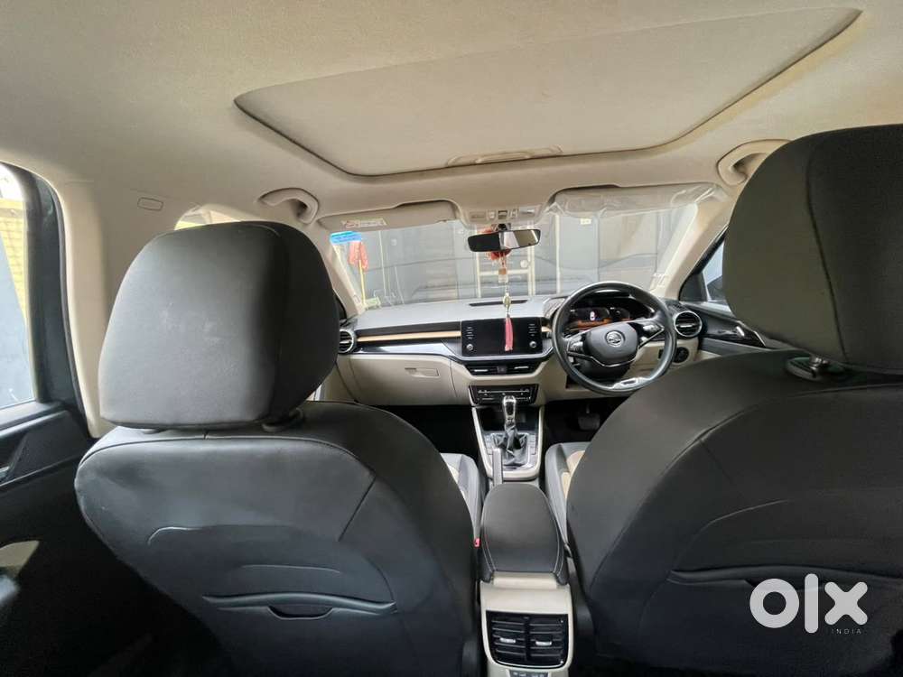 Skoda Slavia Style 1.0l Tsi At, 2023, Petrol