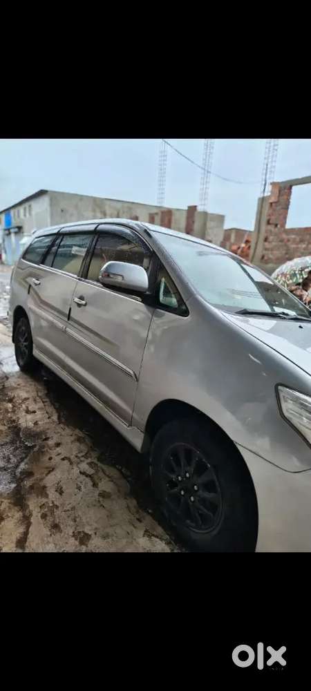 Toyota Innova 2.5 V Variant Top Of The Line