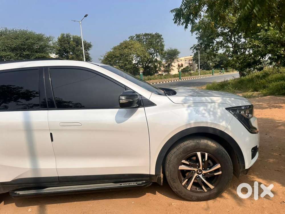 Mahindra Xuv700 2023 Petrol Well Maintained