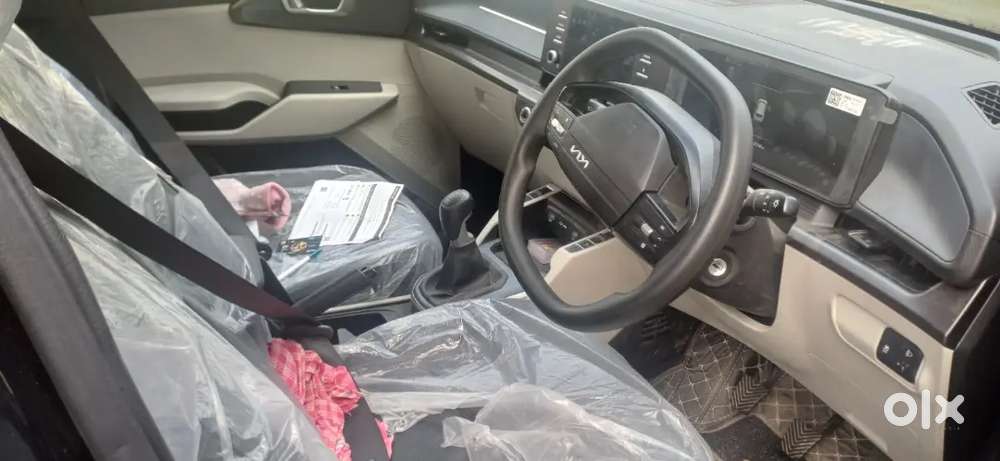 Kia Carens Clavis 2025 Petrol 3300 Km Driven