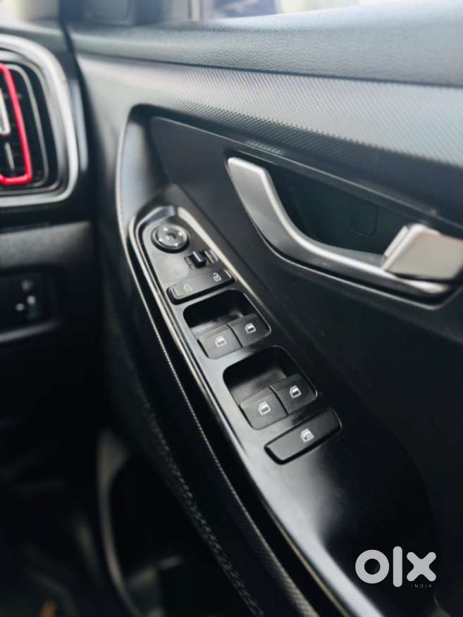 Hyundai Creta 1.5 S Plus Knight Petrol Dual Tone, 2023