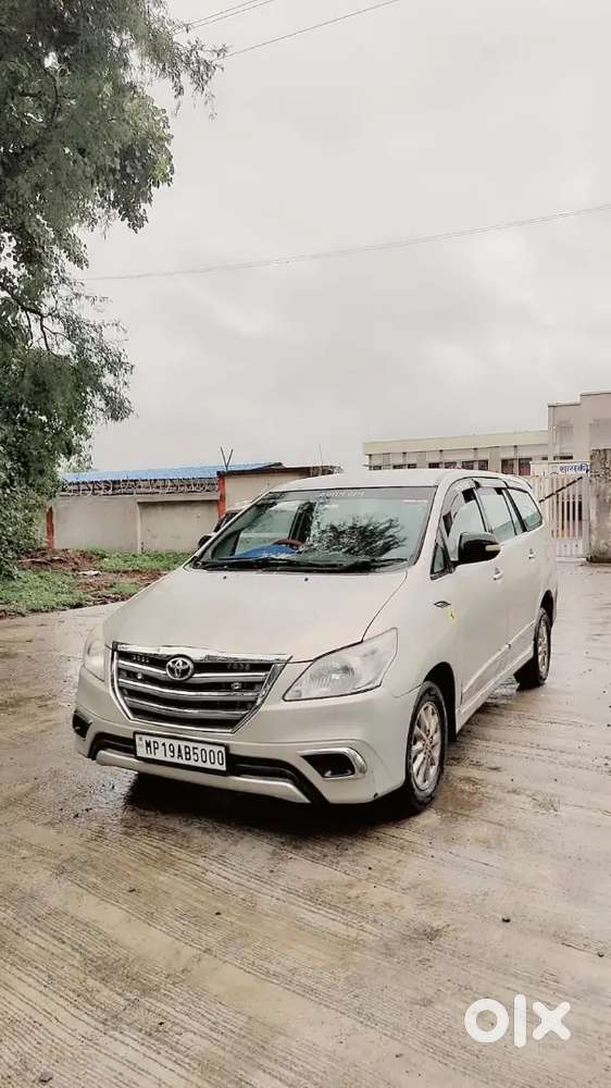 Toyota Innova Petrol 2014
