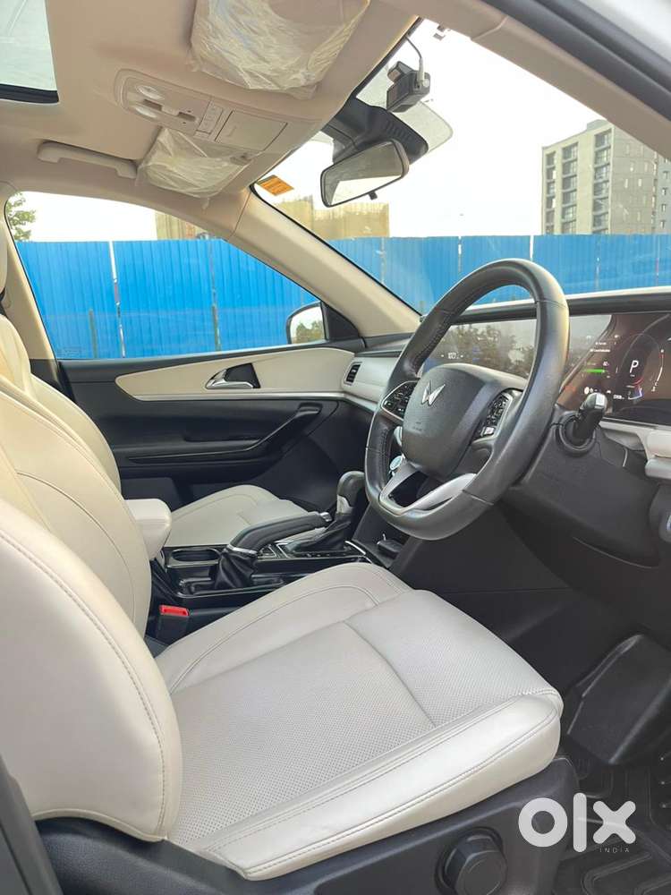 Mahindra Xuv700 2.2 Ax 7 Diesel At Str, 2024, Diesel