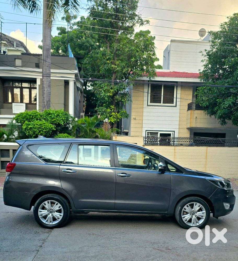 Toyota Innova Crysta 2.8z Automatic, 2016