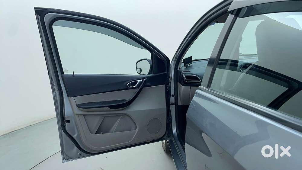 Tata Tiago Xza, 2018, Petrol
