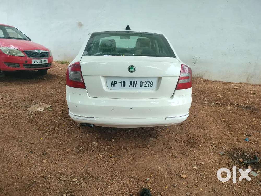 Skoda Laura Elegance 2011