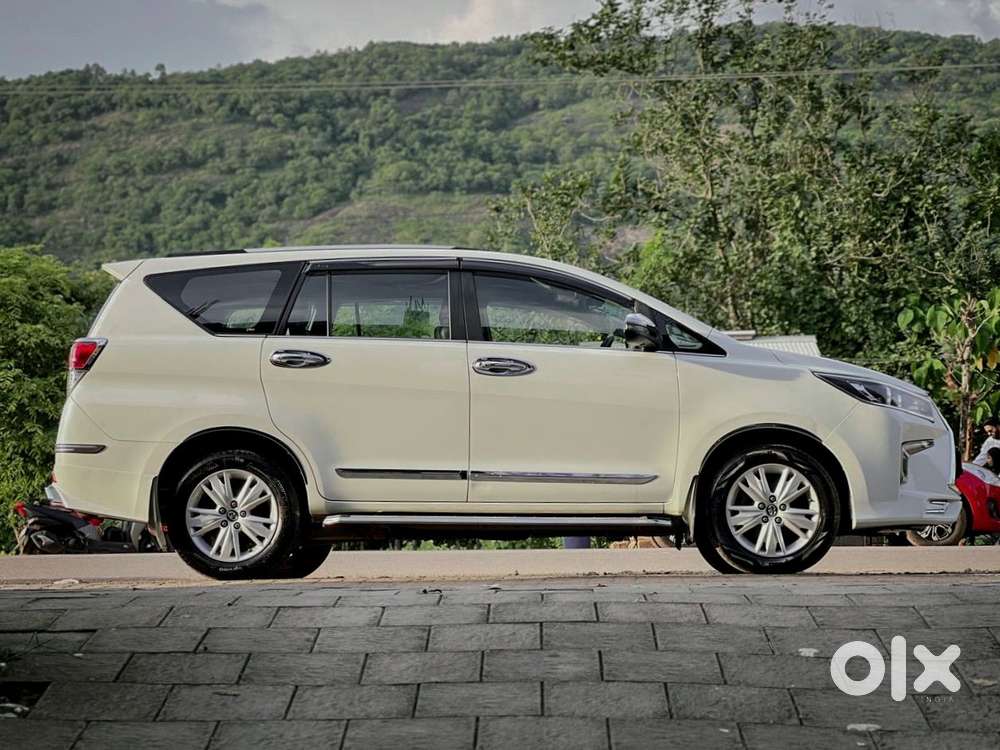 Toyota Innova Crysta 2.8 Zx At 7 Seater, 2016, Diesel