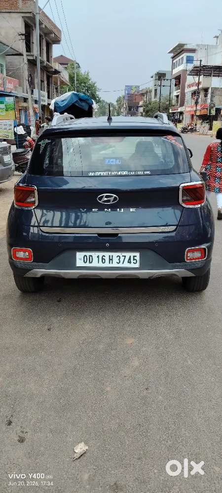 Hyundai Venue 2020 December,petrol 94000 Km Driven