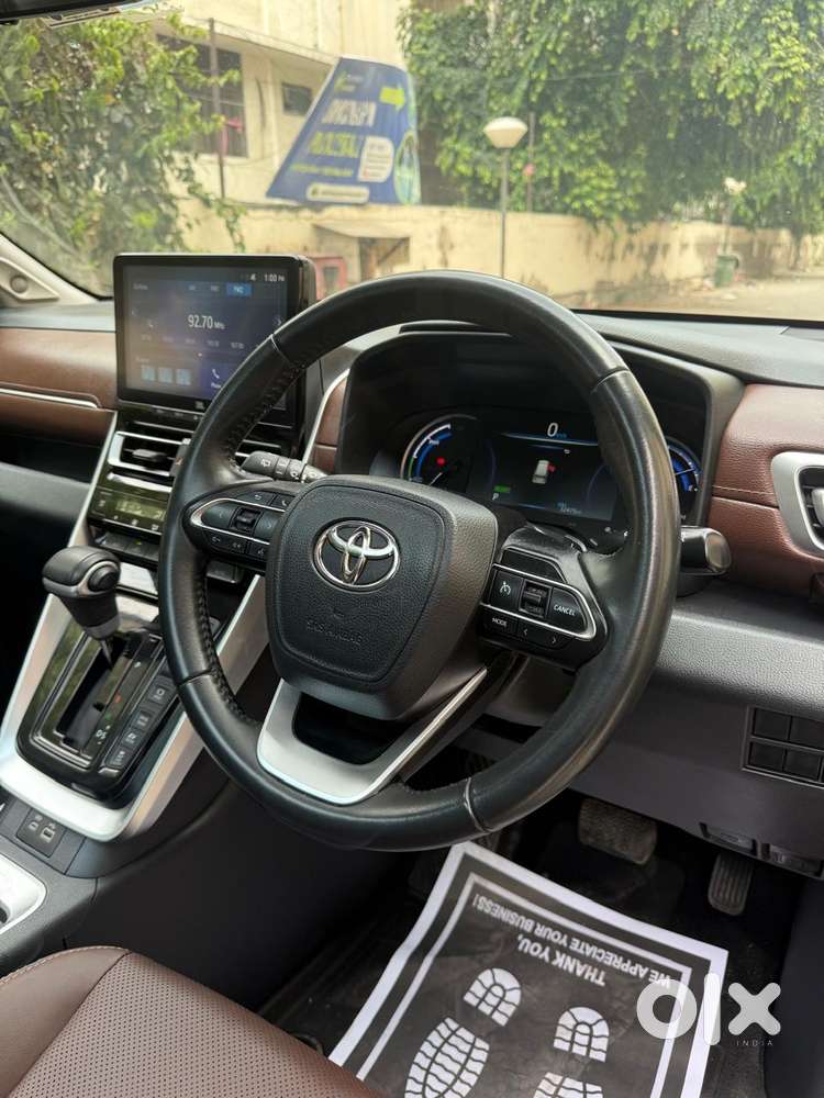 Toyota Innova Hycross 2.0 Zx Hybrid 7 Str, 2025, Petrol