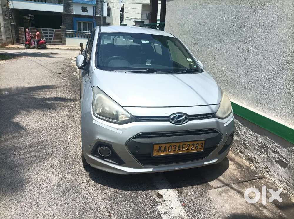 Hyundai Xcent 2017 Yellow Board