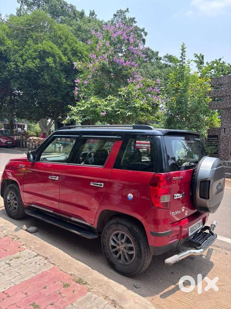 Top Model Automatic Dual Tone Mahindra Tuv300