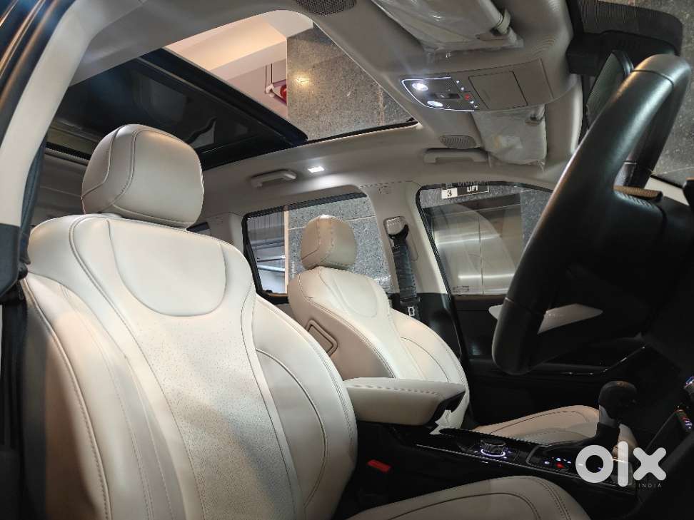 Mahindra Xuv700 2.2 Ax 7 Diesel At Luxury Pack Str Awd, 2023, Diesel