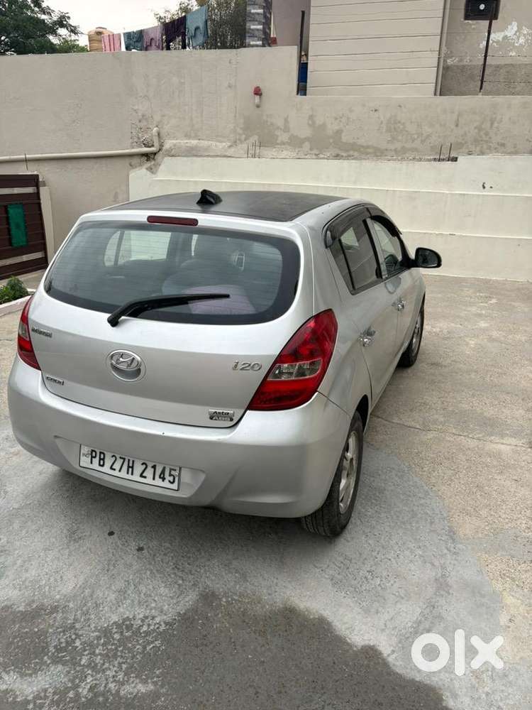 Hyundai I20 Top Model Diesel 2011  Well Maintained