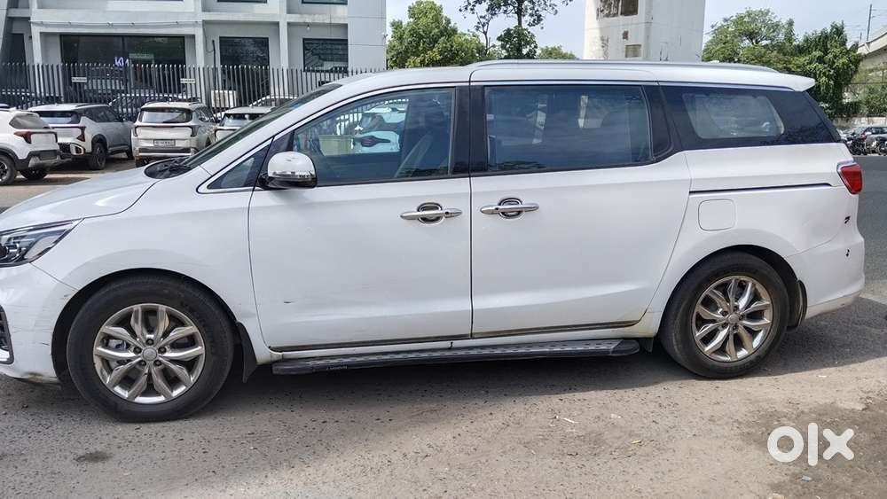 Kia Carnival Limousine Vip Number 0001