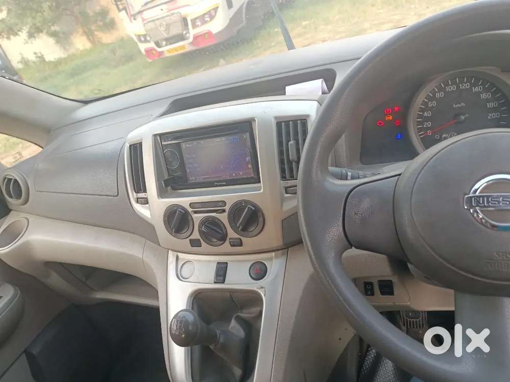 Nissan Evalia 2013 Diesel 200000 Km Driven