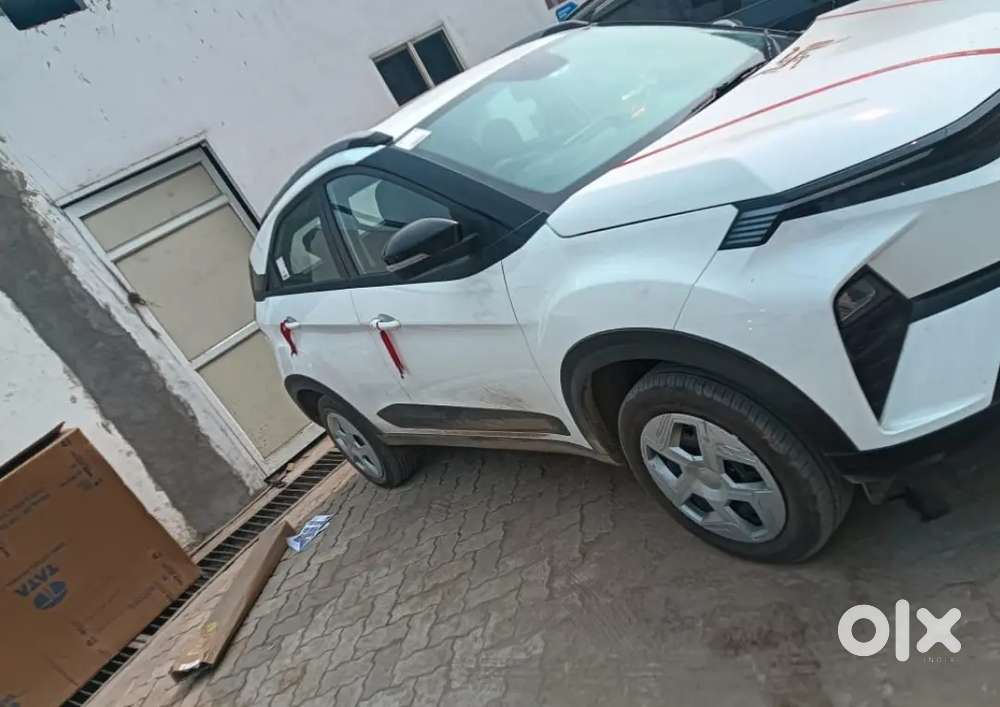 Tata Nexon Pure Petrol Amt 2026 Variant