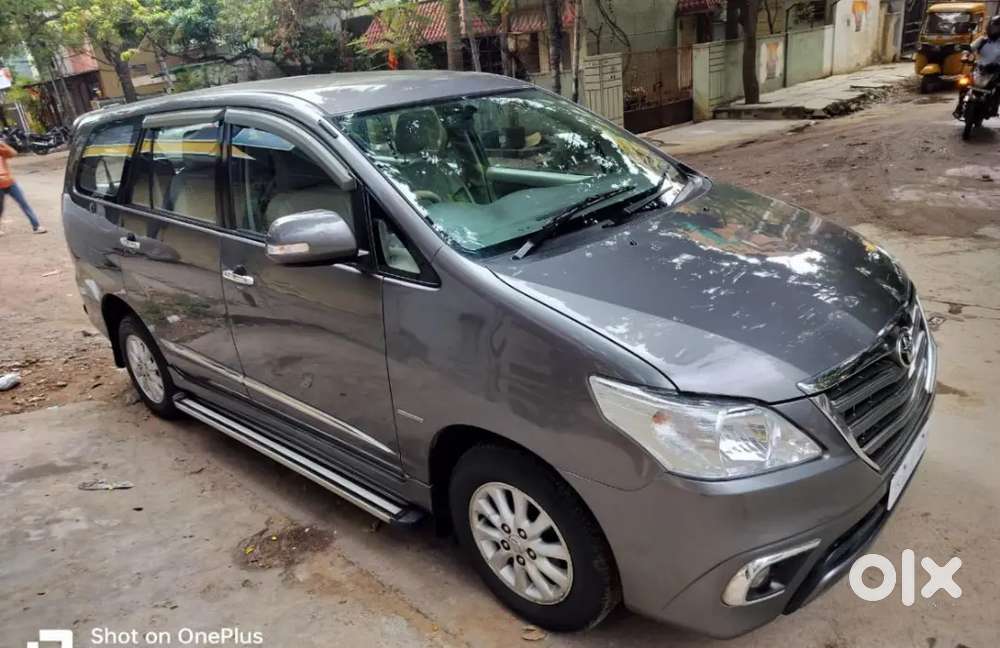 Toyota Innova 2.5 V 2014