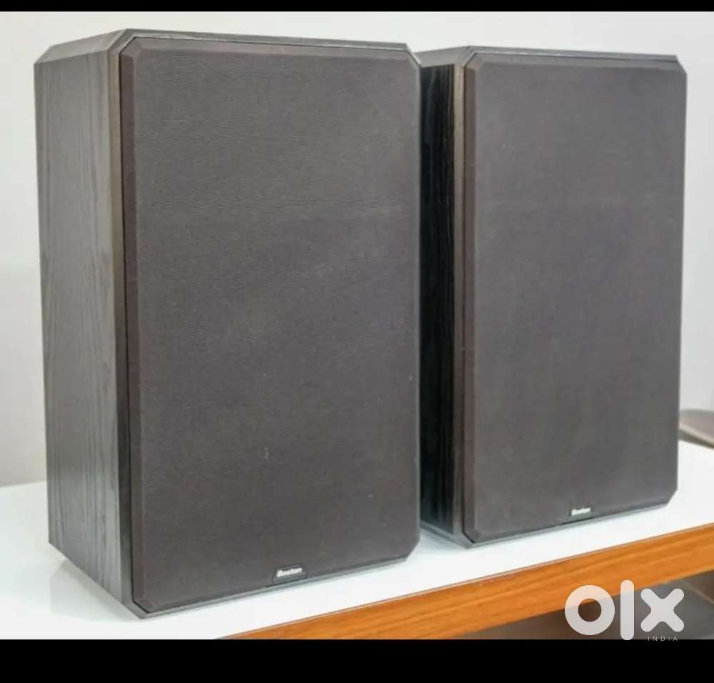 Boston Big size Bookself sterio speakers
