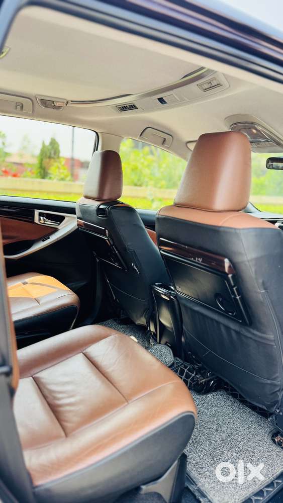 Toyota Innova Crysta 2.8 Zx At 7 Seater, 2016, Diesel