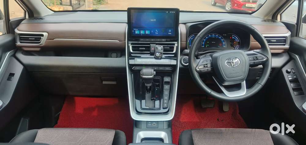 Toyota Innova Hycross 2.0 Vx (o) Hybrid 8 Str, 2024, Petrol
