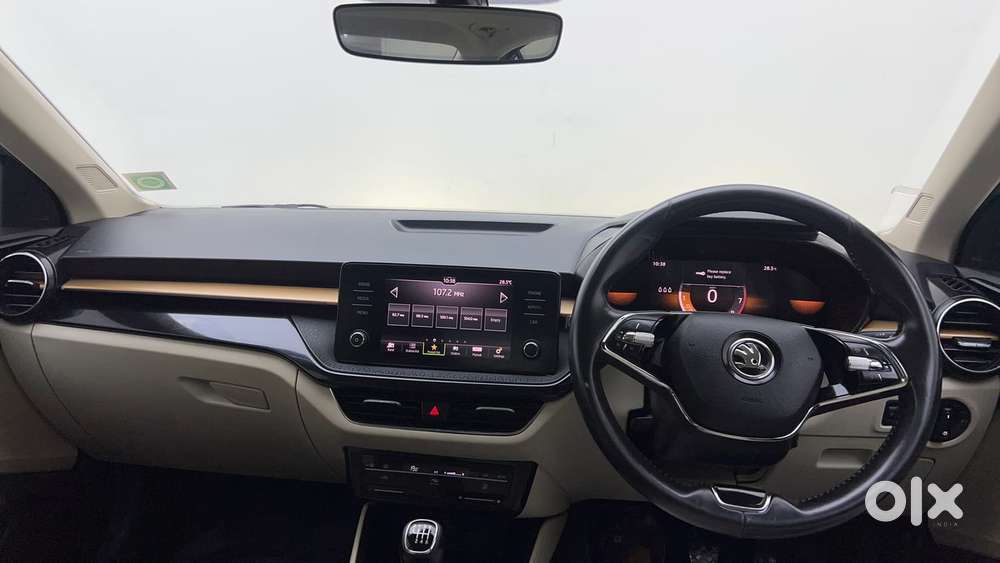 Skoda Slavia Style 1.0l Tsi Mt, 2023, Petrol
