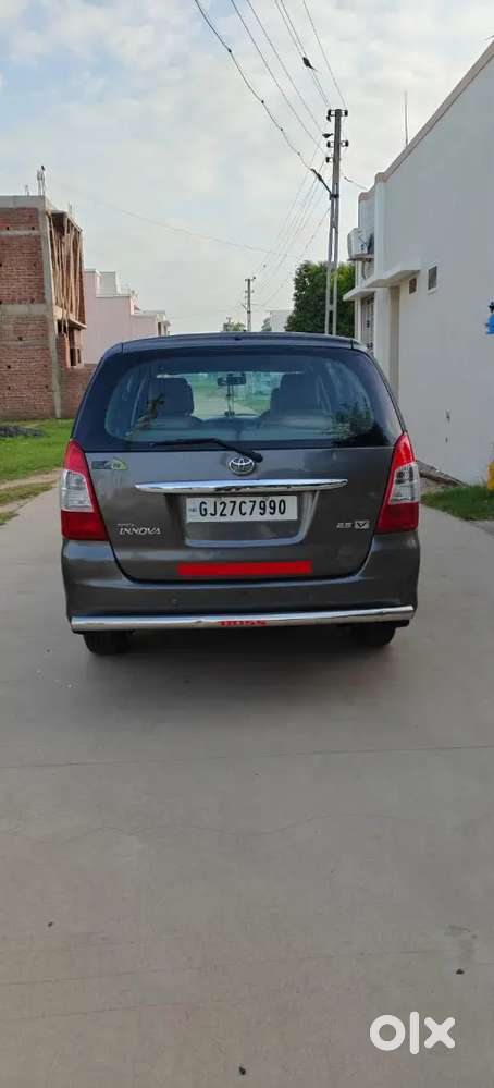 Toyota Innova 2012