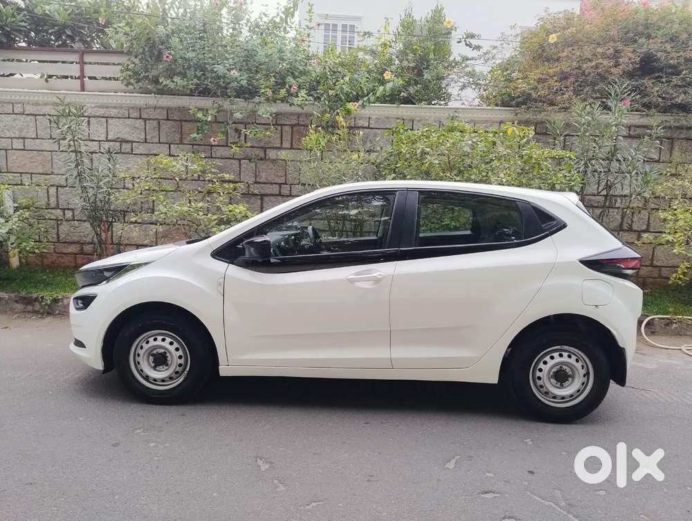 Tata Altroz 1.2 Xe, 2021, Petrol