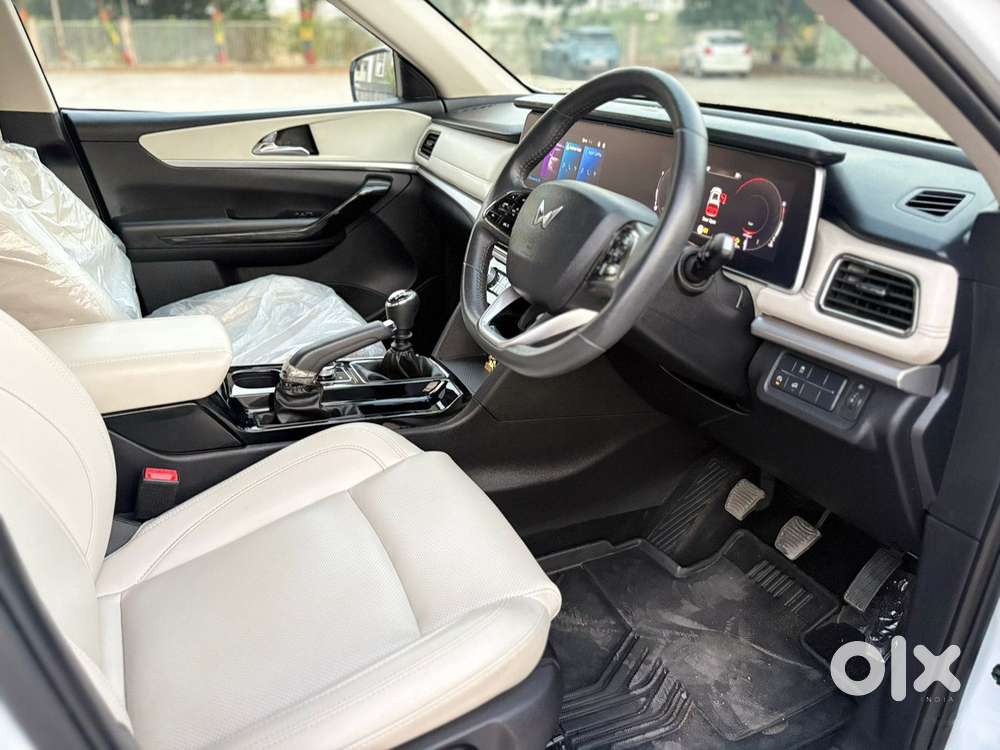 Mahindra Xuv700 2.2 Ax 7 Diesel Mt Luxury Pack Str, 2025, Diesel