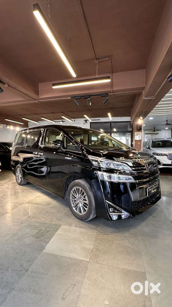 Toyota Vellfire 2.5 Executive Lounge, 2023, Petrol