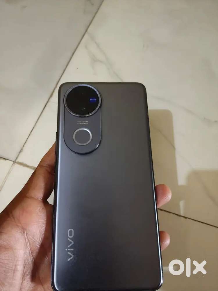 Sell and exchange iphone (rs 24000)