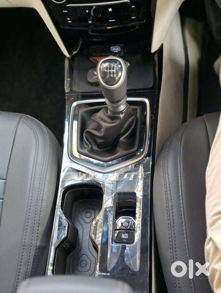 Mahindra Xuv 3xo Ax5 Pm Mt, 2025, Petrol