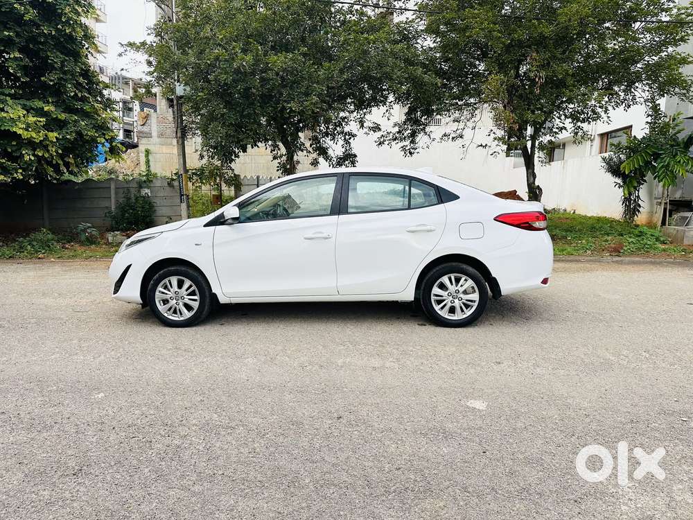 Toyota Yaris J Cvt, 2019, Petrol