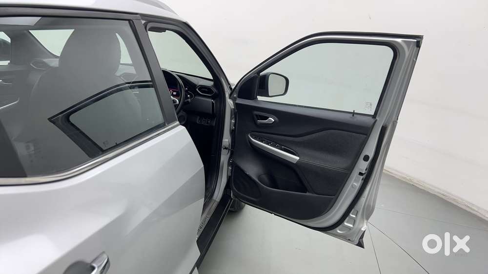 Nissan Magnite 1.0 Xv Premium, 2023, Petrol