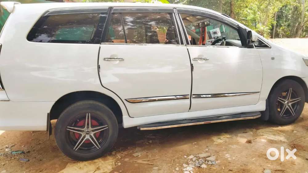 Toyota Innova 2011