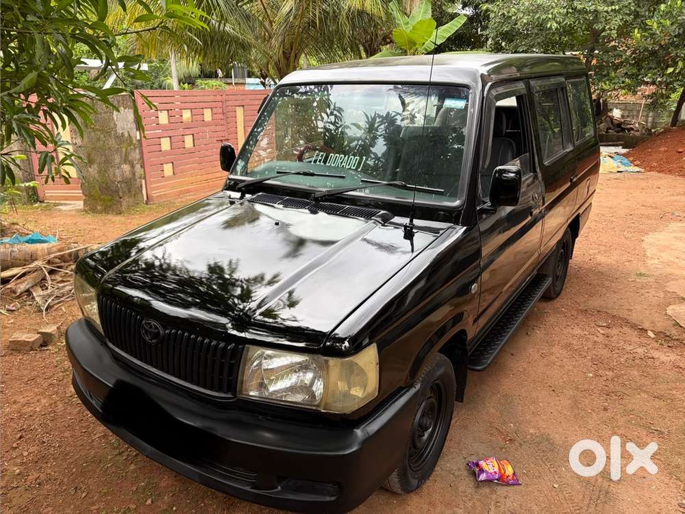 2002 Toyota Qualis Diesel 10 Seater