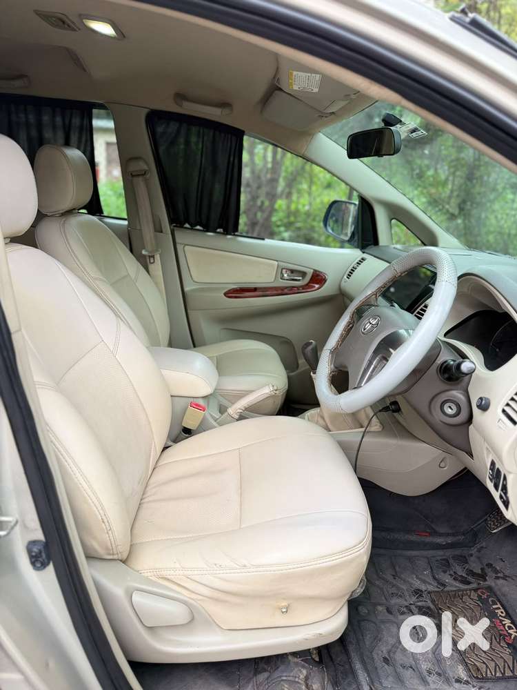 Toyota Innova 2.5 Vx (diesel) 8 Seater Bs Iv, 2014, Diesel