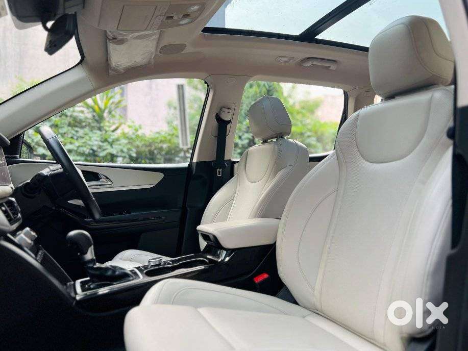 Mahindra Xuv700 2.0 Ax 7 Petrol At Luxury Pack Str, 2024, Petrol
