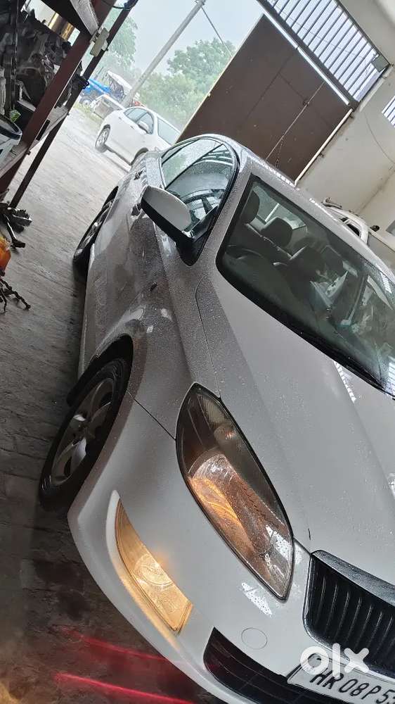 Skoda Rapid 1.6 Elegance 2012