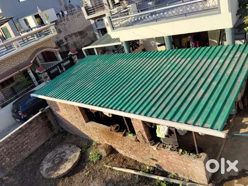 SHED SELL WITH IRON PILLERS