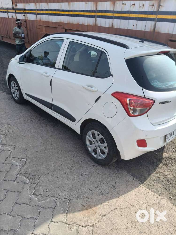 Hyundai Grand I10 2016 Petrol Well Maintained