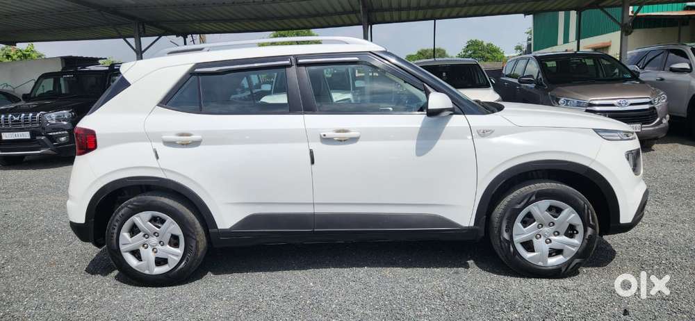 Hyundai Venue 1.2 S (o), 2021, Petrol