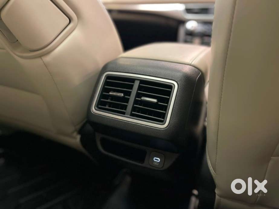 Mahindra Xuv700 2.0 Ax 7 Petrol At Luxury Pack Str, 2022, Petrol