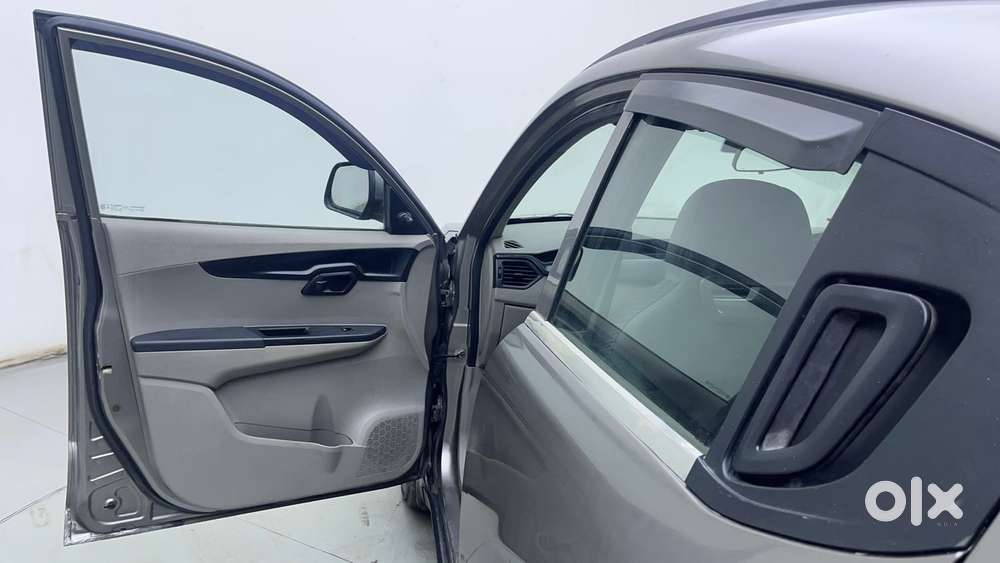 Mahindra Kuv 100 Mfalcon G80 K4, 2016, Petrol