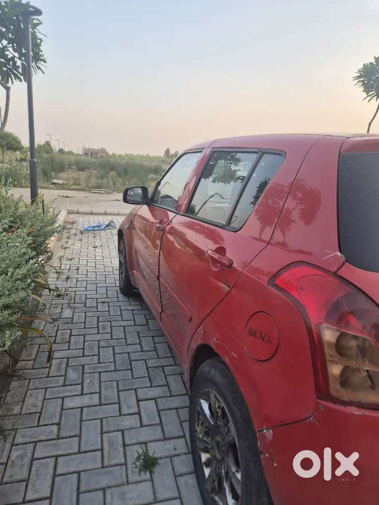 2010 Model Red Colour 5 Year Passing Front Window Power